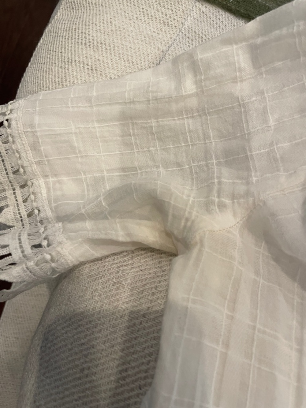 Knox Rose Short-Sleeve V-Neck Shift Dress - Picture 4 of 4
